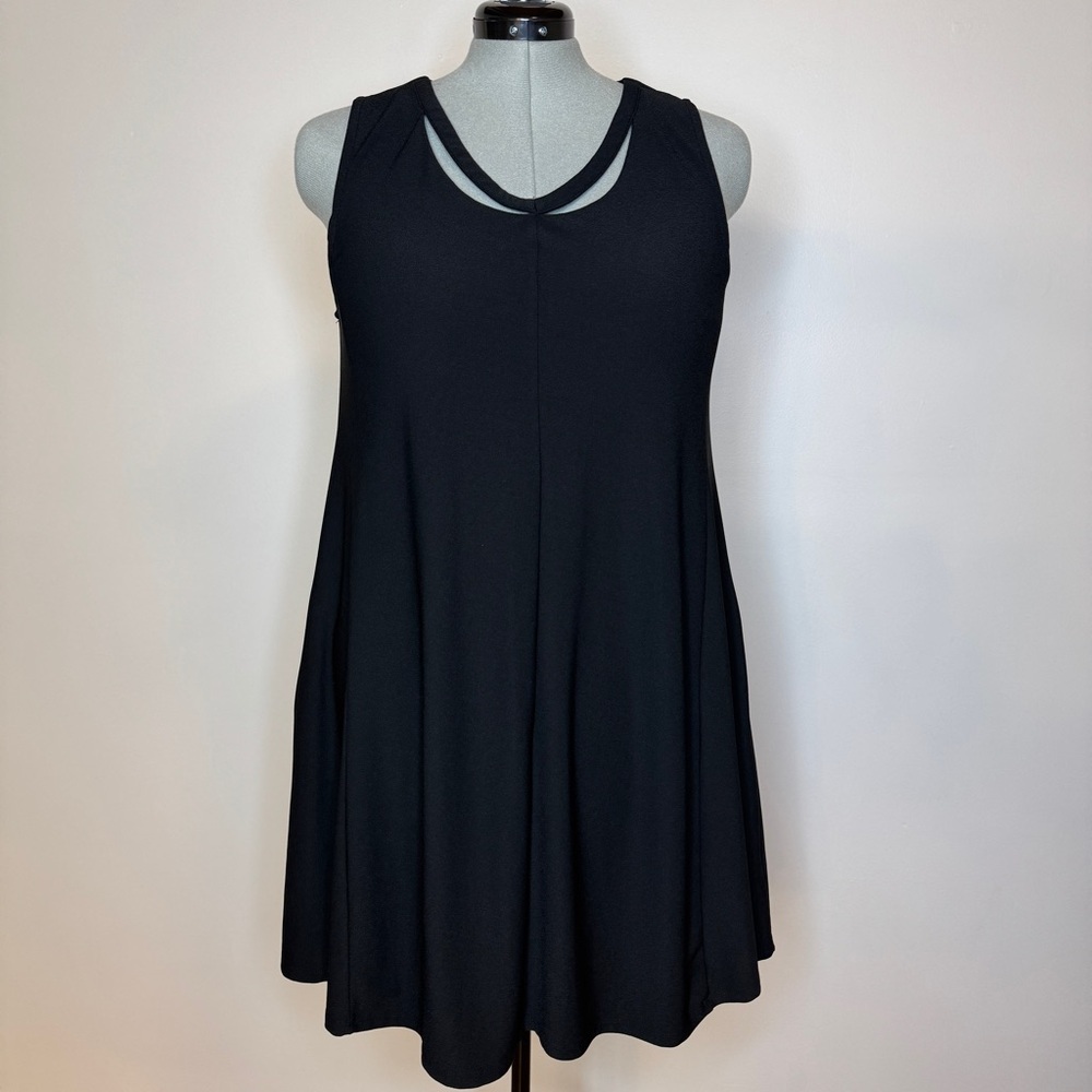 Black Sleeveless Dress Neck Detail